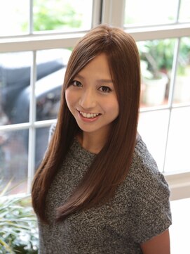 ガラスのくつ ツヤツヤやわらかなストレートスタイル