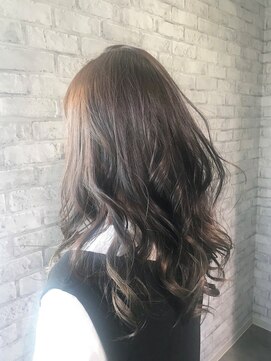レナトゥス ヘアー オブ ネイル(Renatus Hair of Nail) 外国人風ロングレイヤー