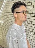 20代30代40代メンズパーマスキンフェードビジネスカジュアル