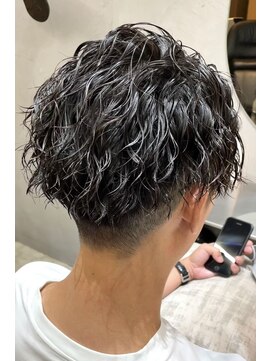 ブルニール 心斎橋(BLEUNIR) ツイストスパイラル 刈り上げ ビジネスヘア センターパート