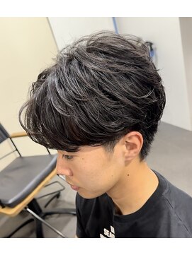 サロン ド ロイ(Salon de Roi) センターパートショートフェザーパーマ束感パーマ毛流れパーマ