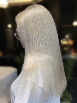 リノショアーズ 日本大通り店(RINOSHORES) 20代30代40代ブリーチありなし艶感カラー透明感ナチュラルカラー