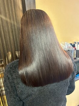 ヘアークラブアートの写真/艶のある白髪染め◎ダメージレスなカラーリングで上品な大人の艶髪へ！自然なグレイカラーを叶えます。
