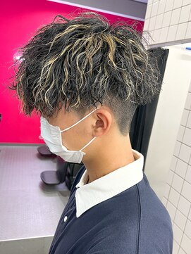 エルマーク 梅田(L-MARK) メッシュハイライトスパイラルパーマツイストパーマツーブロック
