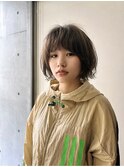 グレージュカラーのエアリーボブ