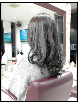 メタ(META) 外国人風グレージュカラー