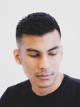 ニーイチイチ(211) 似合わせカットイメチェン/暗めカラー/メンズ/ビジネス/刈り上げ