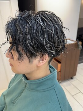 テトラ バイ ネオリーブ 横浜西口店(tetra by neolive) 横浜★センターパートの縦落ちツイストスパイラル