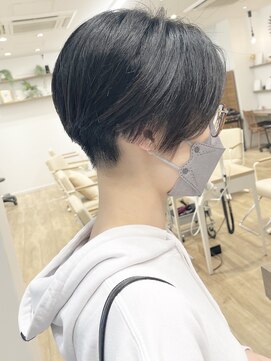 ピルボックス(PILL BOX) 刈り上げ女子/ツーブロック/センターパート/ベリーショート