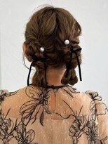 マップデザイン(map design)&nbsp;お呼ばれヘア ヘアアレンジ 編みおろしツイン 20代30代