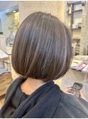 大人女性ボブ、白髪ぼかしハイライト