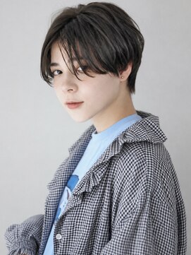 サーカス バイ ビュートリアム 青山(CIRCUS by BEAUTRIUM) センターパート 前髪長め 黒髪 ショートヘア 耳かけショート