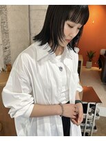 ユニ(uni)&nbsp;レイヤーカット/顔まわりカット/ウルフカット/２０代/３０代