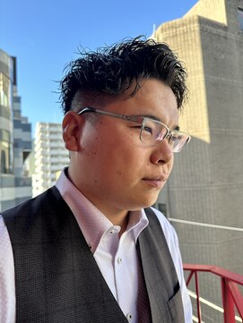 ロミーオム 本厚木(ROMMY. Homme) 刈り上げツイストパーマ無造作アップバングビジネスメンズヘア