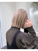 ピンクカラーブロンドカラー切りっぱなしボブ
