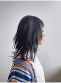 セミロングのウルフスタイル