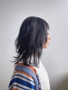ヴィッカ ヘアーアンドメイク(vikka. hair and make) セミロングのウルフスタイル
