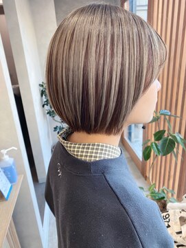 イルウィ(irwi) 【デザインカラー】ホワイトベージュアンブレラカラー　ミニボブ