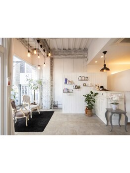 NEW OPEN！エイジングケアで頭皮環境を整え、髪質改善の前に髪育を始めるサロン。