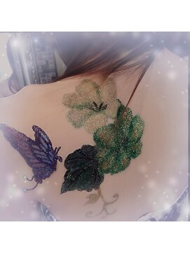 ヘアーサロン ジュエル(Hair Salon JEWEL) お花と蝶のボディージュエリー