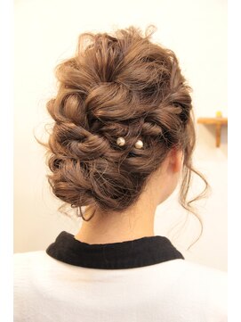 アトリエマイ 西新井東口店(MAI) ふんわりねじりアレンジ