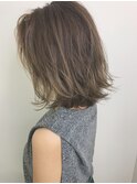 外ハネ感の切りっぱなしボブ