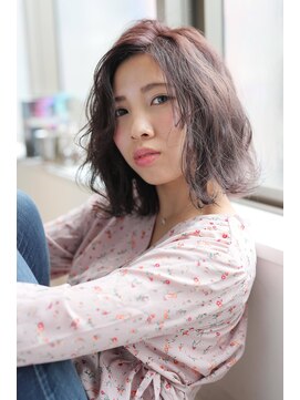 ソーホー ニューヨーク シズオカ(SOHO newyork SHIZUOKA) ラフな無造作ウェーブが大人かわいいミディ