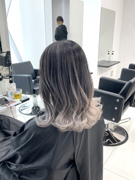 アライブ キチジョウジ(ALIVE Kichijoji) ホワイトグレーバレイヤージュ