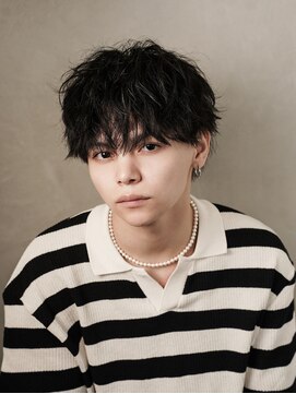 アルファ 新宿(alpha) フェザーパーマ/ブルーブラック/刈り上げセンターパート[新宿]