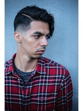 カーウォッシュバーバー(CARWASH BARBER) アップバングサイドパートスキンフェードパーマスタイル