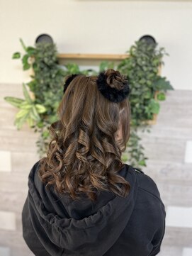 ロカット サロン(Roquat Salon) ツインハーフアップ【立川／バイカルテ／国立／ヘアセット】