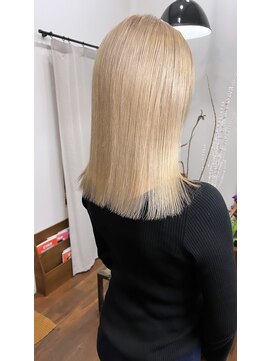 ニル(NiL) ブロンド  カラー