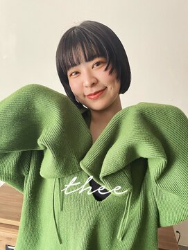 シー(thee) 顔周りレイヤーミニボブ