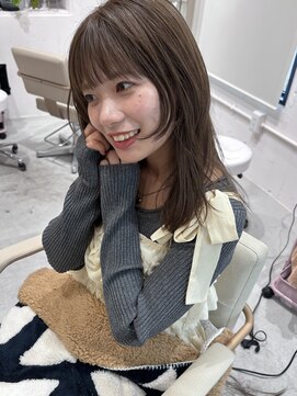 シーナ(sina) グレージュ顔まわりレイヤー