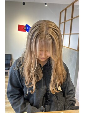 アカラ(acala) ハイベージュロング【イルミナカラー/髪質改善/縮毛矯正】