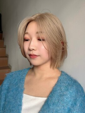 サンク 原宿 表参道(cinq) ダメージレスなブリーチカラーで作るブロンドベージュカらラー