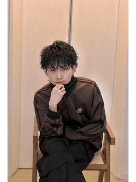 ボーイ(BOY) グロスシャドウ波巻きパーマ