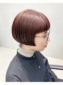 切りっぱなし 赤髪 ピンクヘアー レッドバイオレット 刈り上げ