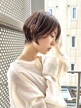 リタ(Lita) 色気漂うセクシーショート