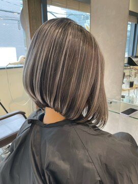 トルネード(TORNADO) 外国人風ボブ 前下がりボブ バレイヤージュ グレージュ t624