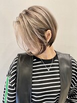 トルネード(TORNADO)&nbsp;海外ヘア ショート 外国人風ボブ 逆インナーカラー t109