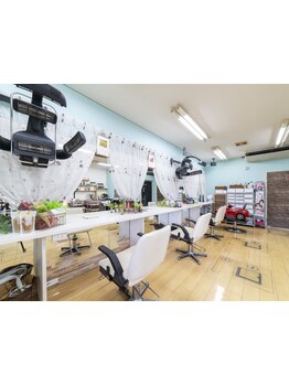 アットホームな雰囲気で居心地◎お客様の髪を一番に考え用意した天然素材のトリートメントで髪質改善◇