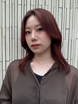 メイカ(MEIKA) ”くびれヘア×チェリーレッド” なかもと はな