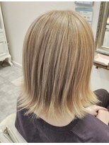 ヘアーアンドメイク ドレス(DRESS)&nbsp;ミルクティベージュ