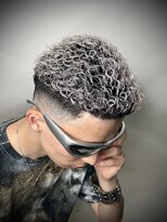 トライブ(TRIBE)&nbsp;ホワイトカラースパイラルパーマ