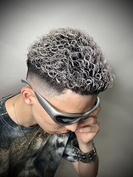 トライブ(TRIBE) ホワイトカラースパイラルパーマ