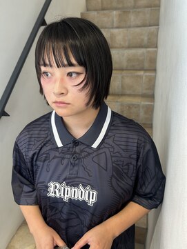 バズ(BUZZ) レイヤーボブで小顔見せ★秋山