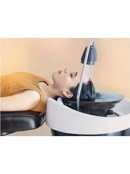 【頭浸浴×極上ヘッドスパ】頭をゆだねて“ととのう”時間。炭酸とアロマの香りに包まれる癒しのひととき。