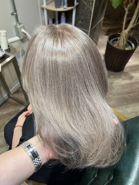 ソエル(Soell) 三宮 レイヤーカット 白髪ぼかしハイライト 髪質改善 脱白髪染め