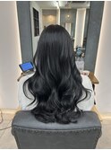 艶感たっぷりの暗髪ロング
